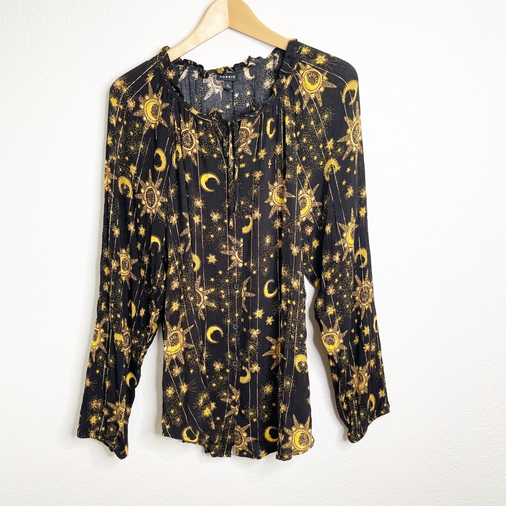 Torrid Women 3XL Celestial Sun Moon Star Print Tie Neck Rayon Blouse Black